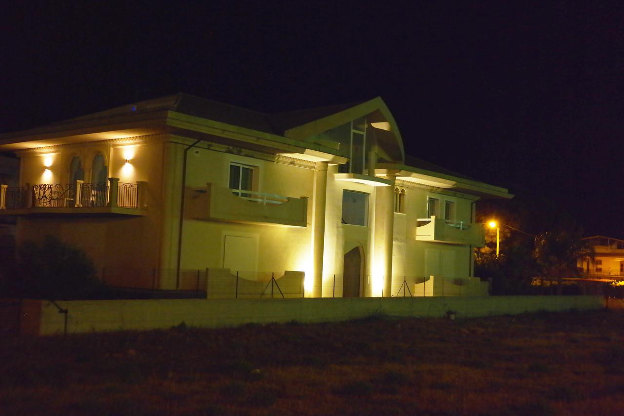 Ermes Bed & Breakfast อาโวลา ภายนอก รูปภาพ