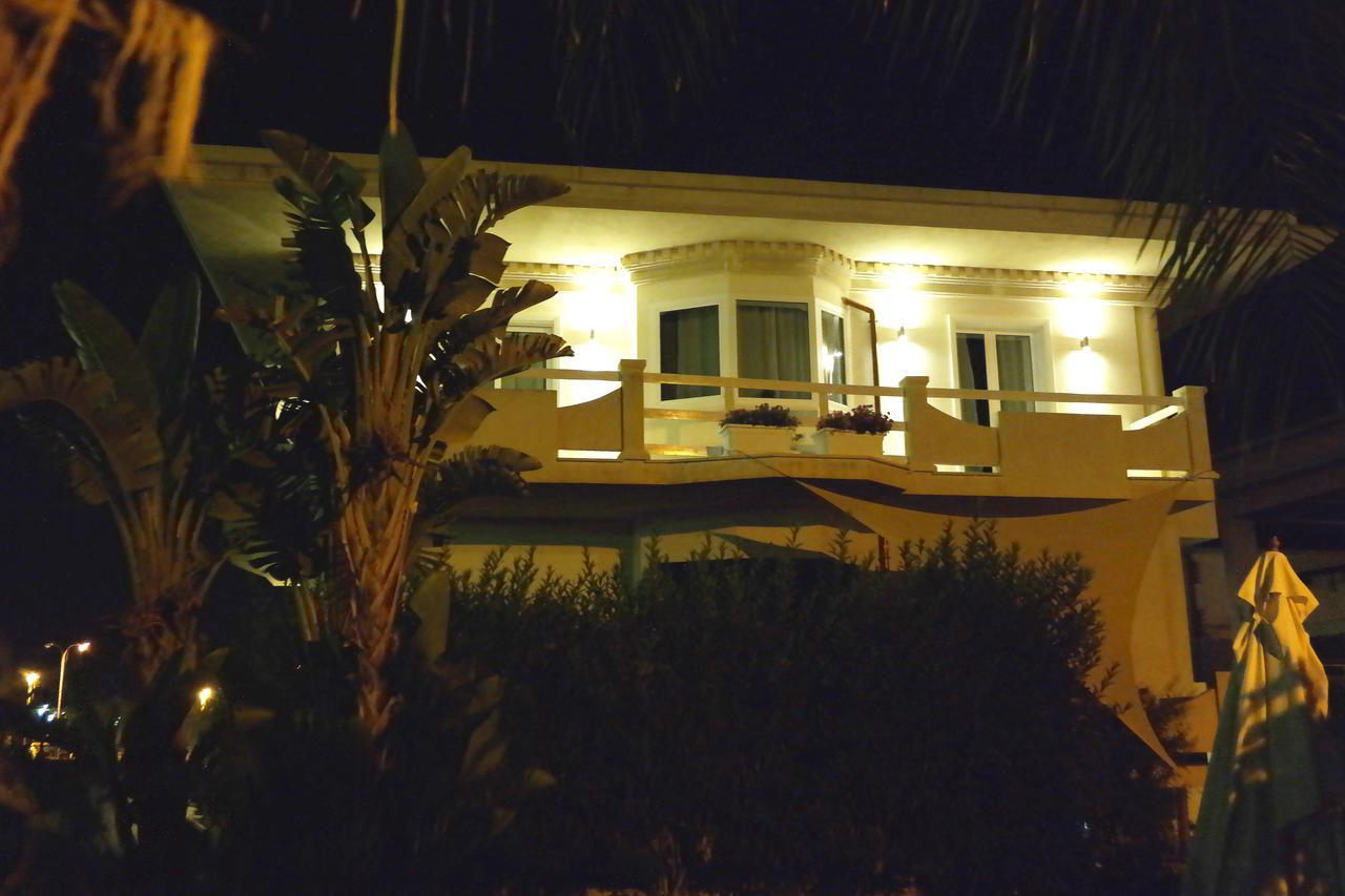 Ermes Bed & Breakfast อาโวลา ภายนอก รูปภาพ