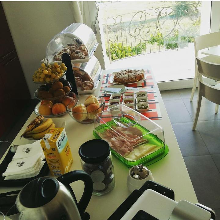 Ermes Bed & Breakfast อาโวลา ภายนอก รูปภาพ