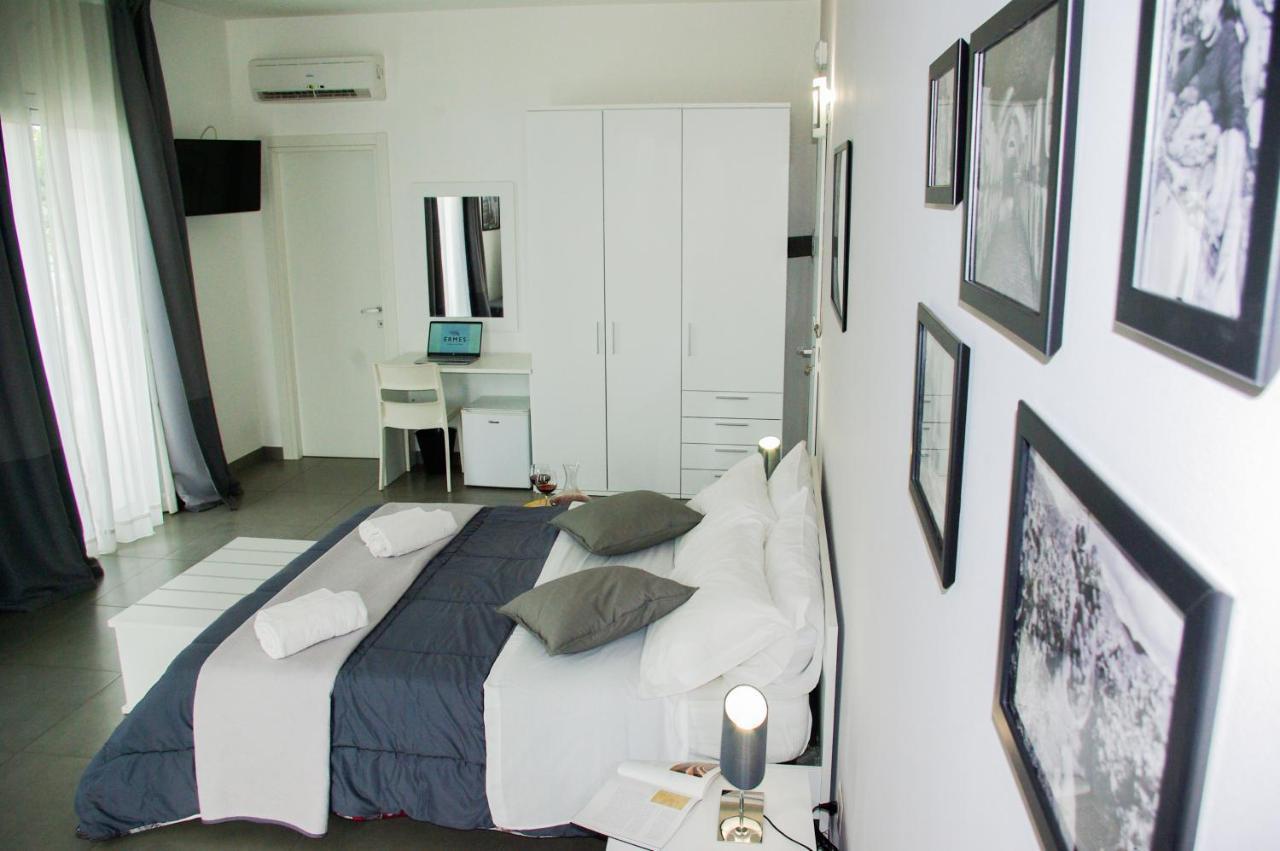 Ermes Bed & Breakfast อาโวลา ภายนอก รูปภาพ