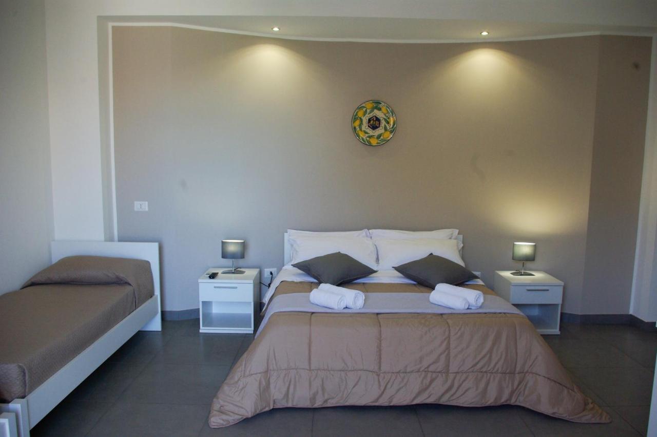 Ermes Bed & Breakfast อาโวลา ภายนอก รูปภาพ